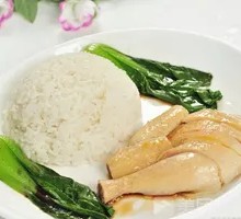 Flower-shaped steamed bun