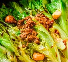 Braised Roman Lettuce in Clay Pot