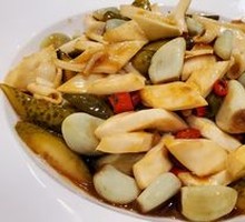 Braised Pig Intestine with Laba Garlic