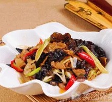 Onion and Black Mushroom Stir-fry with Pork