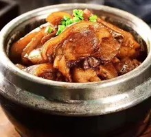 Stone Pot Pork Shank
