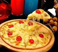 Fresh Fruit Queen Pizza