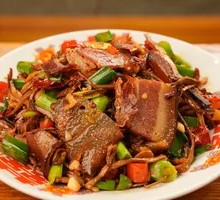 Stir-fried smoked bamboo shoots with preserved pork