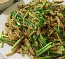 Garlic Chives with King Oyster Mushroom