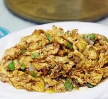 Sauce Stir-Fried Egg Rice Bowl