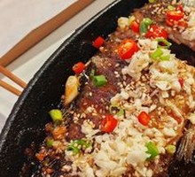 Sautéed Crucian Carp on Iron Plate