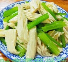 Celery with Yellow Skin Tofu Shreds