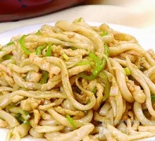 Stir-Fried Pork with Green Pepper Noodles