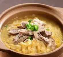 Braised Pork Bone Meat with Sour Cabbage in Clay Pot