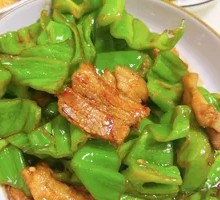 Spicy Pepper and Pork Belly Stir-fry