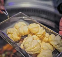 Flower-shaped steamed bun