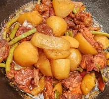 Stewed Pork Spine in Iron Pot