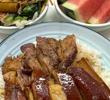 Xin Gu Ji Pig's Elbow Rice