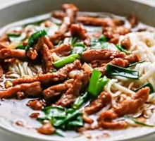 Bone Soup Noodles with Pork Strips