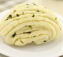 Flower-shaped steamed bun