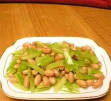 Stir-fried Celery with Peanuts