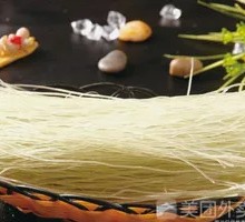 Yellow Braised Chicken Rice with Potato Noodles
