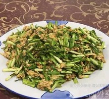Garlic Shoot and Egg Stir-fry