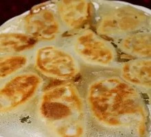 Sour Cabbage and Pork Pan-Fried Flatbread