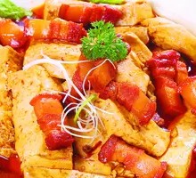Pressure-cooked braised pork with tofu