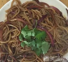 Shredded Pork with Onion Stir-Fried Rice Noodles