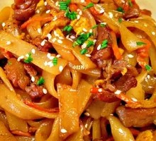 Dry-Fried Beef Rice Noodles