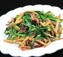 Braised King Oyster Mushroom with Garlic Shoots