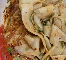 Cold Noodles with Wheat Gluten
