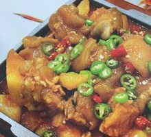 Pork Trotter Stewed with Potatoes