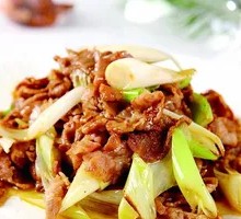 Cumin and Scallion Stir-fried Lamb Slices