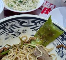 Green Pepper Stir-Fried Pork Noodles