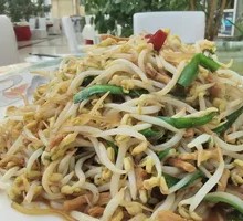 Stir-fried Bean Sprouts with Rice Noodles