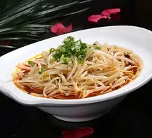 Stir-fried Bean Sprouts with Rice Noodles