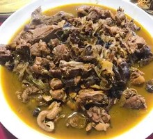 Stewed Goose in Iron Pot