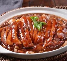 Braised Whole Pork Shank in Clay Pot