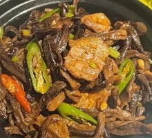 Braised Pork with Deer Tongue Mushroom