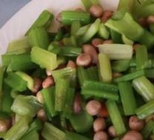 Celery Stir-fried with Peanuts
