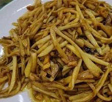 Stir-fried Mushroom and Shredded Pork