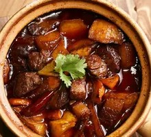 Braised Pork Belly in Clay Pot