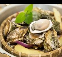 Steamed Oysters in Clay Pot