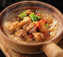 Sauce-Flavored Chicken in Clay Pot