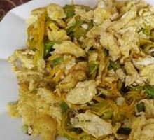 Stir-fried Eggs with Daylily Flowers