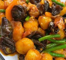 Braised Pork with Small Potatoes