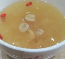 Tremella and Lotus Seed Soup