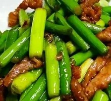Stir-fried garlic shoots with pork