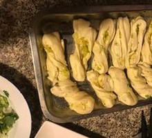 Flower-shaped steamed bun