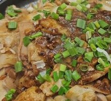 Braised Pork Knuckle in Clay Pot