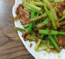Stir-Fried Lamb with Celery