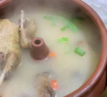 Steam-Pot Nourishing Pigeon Soup
