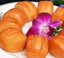 Golden Steamed Bun